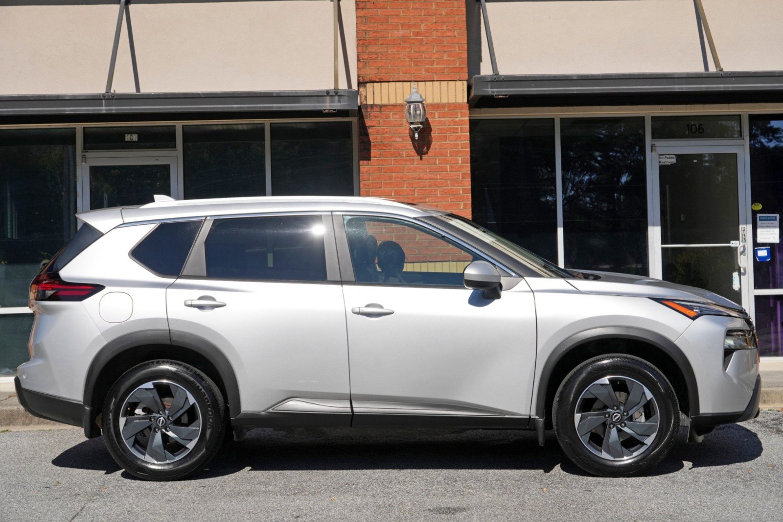 Used 2024 Nissan Rogue SV w/ SV Premium Package AWD/4WD image 48
