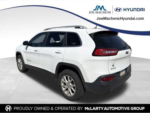 Used 2017 Jeep Cherokee Latitude AWD/4WD image 9