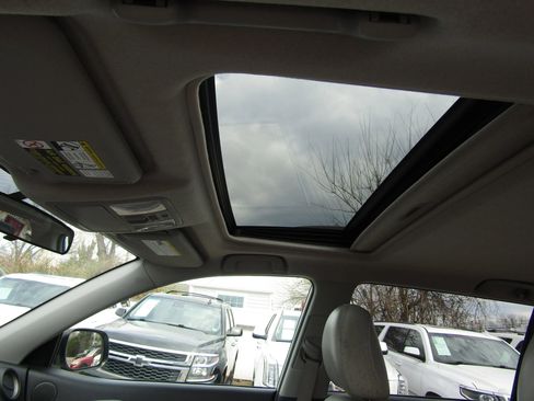 Used 2009 Toyota RAV4 Limited image 16