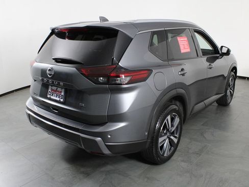 Certified 2026 Nissan Rogue SL FWD image 4