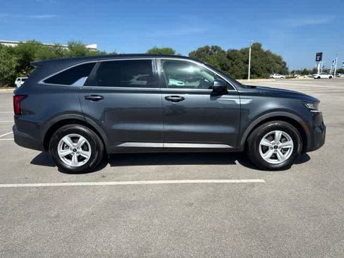 Used 2022 Kia Sorento LX FWD image 6