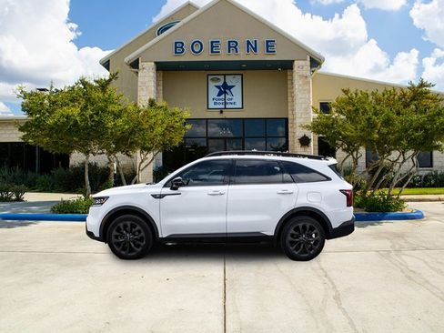 Used 2022 Kia Sorento SX Prestige image 2