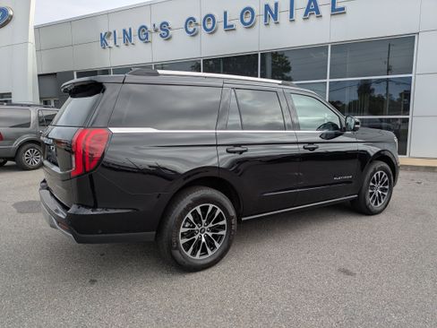 Used 2025 Ford Expedition Platinum AWD/4WD image 4