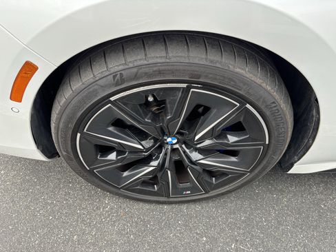 Used 2023 BMW 760i xDrive w/ Executive Package image 33