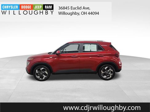 Used 2022 Hyundai Venue SEL w/ Cargo Package FWD image 5