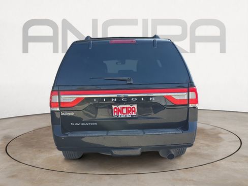 Used 2017 Lincoln Navigator Select image 7