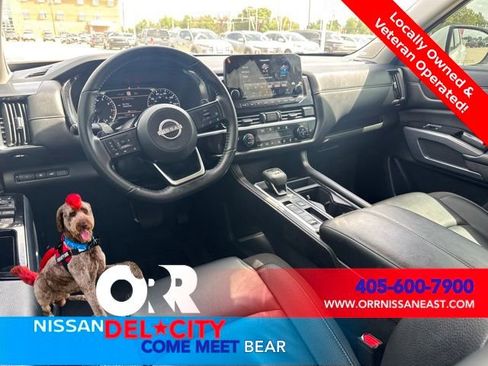 Certified 2025 Nissan Pathfinder SL w/ SL Premium Package FWD image 12