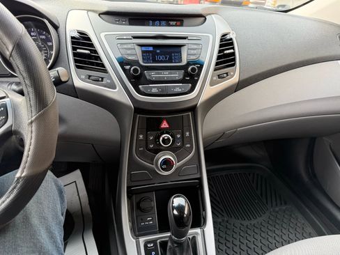 Used 2016 Hyundai Elantra SE image 10