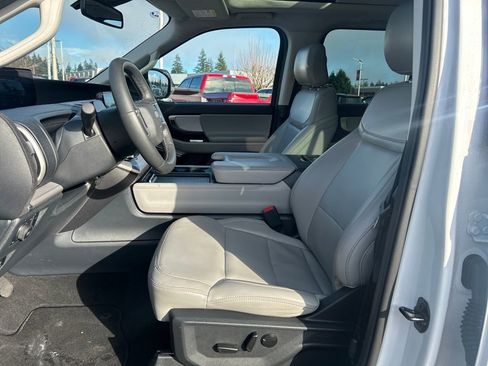 Used 2025 Ford Expedition Active image 5