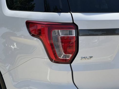 Used 2019 Ford Explorer XLT w/ Equipment Group 202A FWD image 7