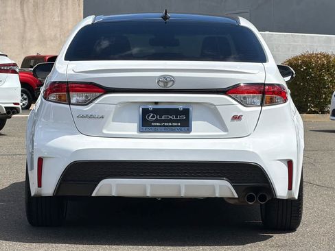 Used 2022 Toyota Corolla SE w/ SE Premium Package FWD image 8