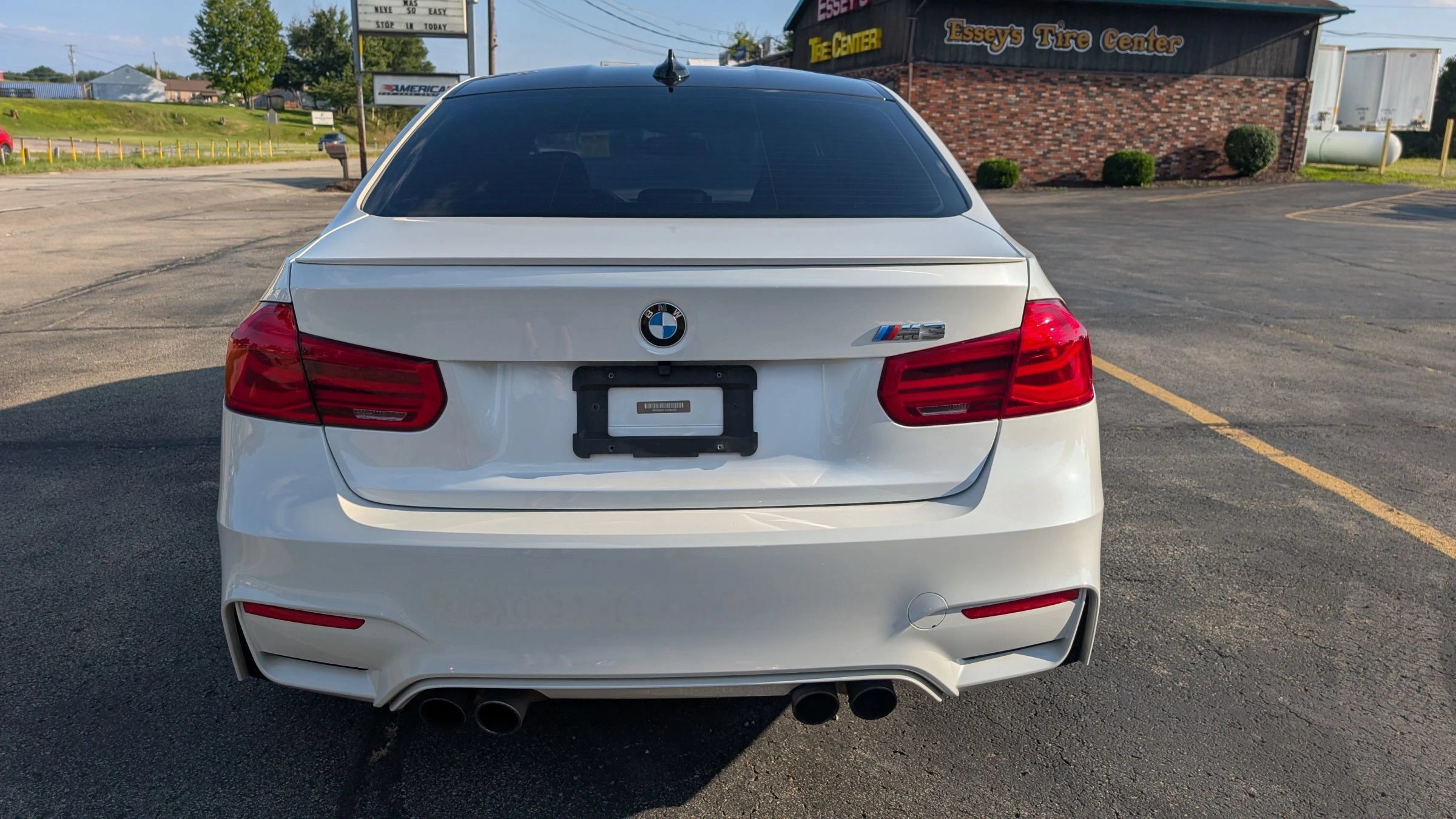 Used 2017 BMW M3 RWD image 4