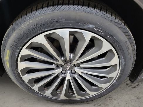 Used 2019 Audi e-tron Prestige w/ Prestige Package image 11