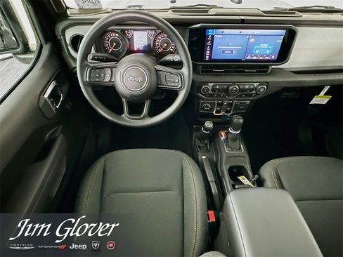 New 2025 Jeep Gladiator Sport image 21