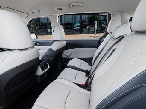 New 2026 Kia Carnival EX image 18