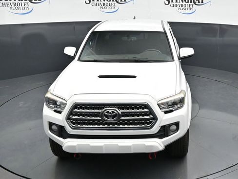 Used 2017 Toyota Tacoma TRD Sport w/ Tow Package (A/T) AWD/4WD image 19