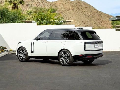 Used 2025 Land Rover Range Rover SE image 9