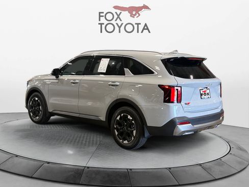 Used 2025 Kia Sorento S w/ Panoramic Sunroof Package FWD image 4