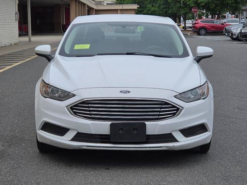 Used 2017 Ford Fusion SE FWD image 2