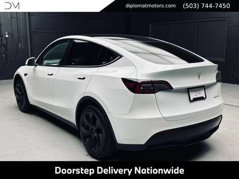 Used 2023 Tesla Model Y Long Range AWD/4WD image 5