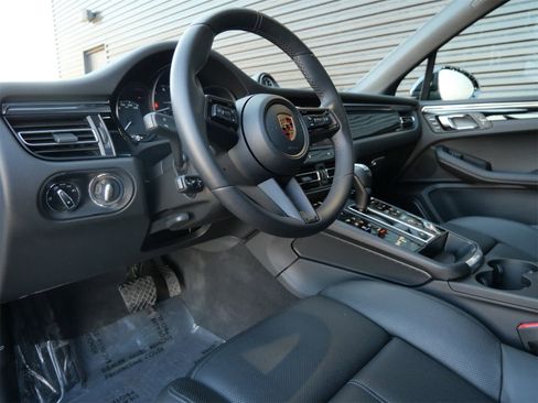 Certified 2026 Porsche Macan image 4