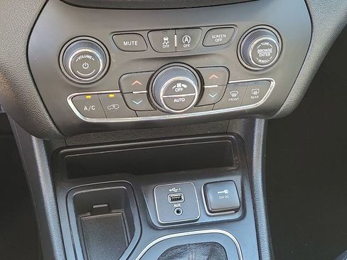 Used 2022 Jeep Cherokee Latitude Lux image 33