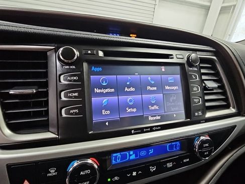 Used 2016 Toyota Highlander XLE FWD image 16