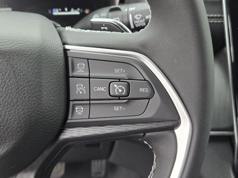 New 2025 Jeep Grand Cherokee L Laredo image 18