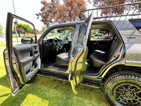 Used 2016 Toyota 4Runner Trail Premium AWD/4WD image 20