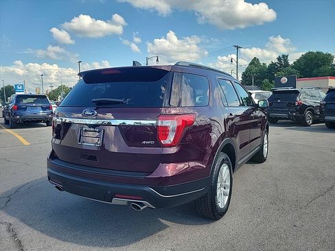 Used 2018 Ford Explorer XLT AWD/4WD image 5