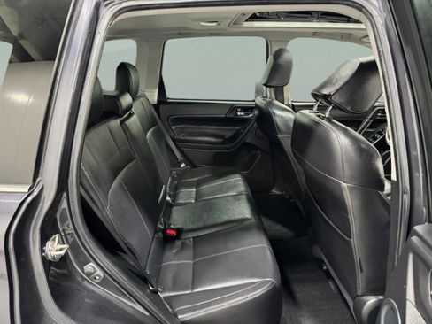 Used 2018 Subaru Forester 2.5i Touring w/ Popular Package #3B image 11