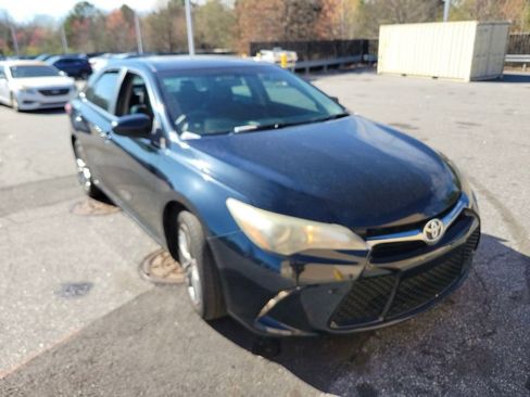 Used 2015 Toyota Camry SE image 2