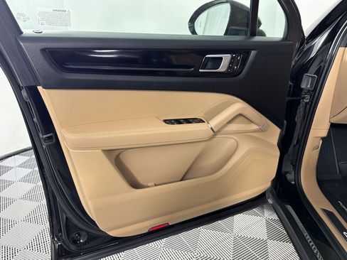 Certified 2023 Porsche Cayenne AWD/4WD image 13