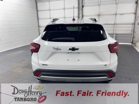 New 2025 Chevrolet Trax LT w/ Sunroof Package image 9