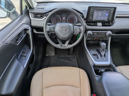 Used 2020 Toyota RAV4 LE FWD image 14