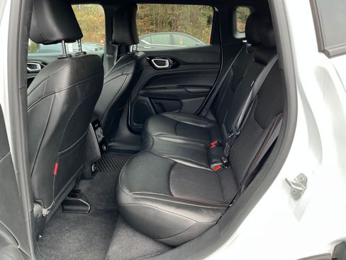 Used 2025 Jeep Compass Trailhawk image 23