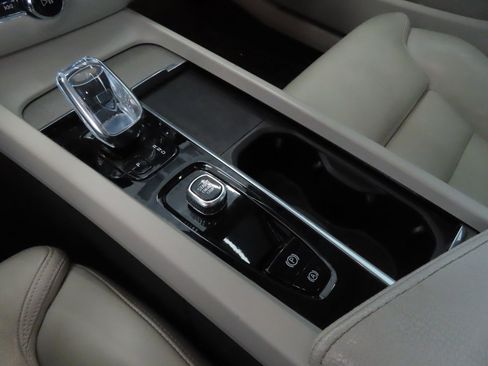 Used 2022 Volvo S60 B5 Inscription image 18