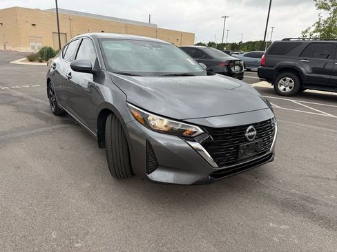 Used 2025 Nissan Sentra SV FWD image 3