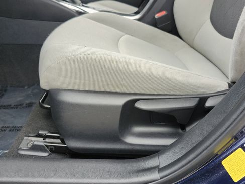 Used 2020 Toyota Corolla LE image 11