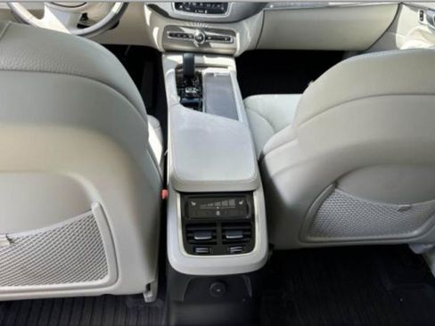 Used 2025 Volvo XC90 T8 Plus w/ Protection Package Premier AWD/4WD image 3