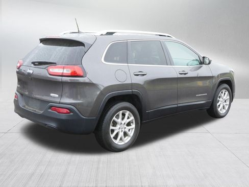 Used 2017 Jeep Cherokee Latitude AWD/4WD image 7