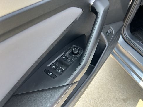 Certified 2025 Volkswagen Jetta SE w/ Sunroof Package FWD image 13