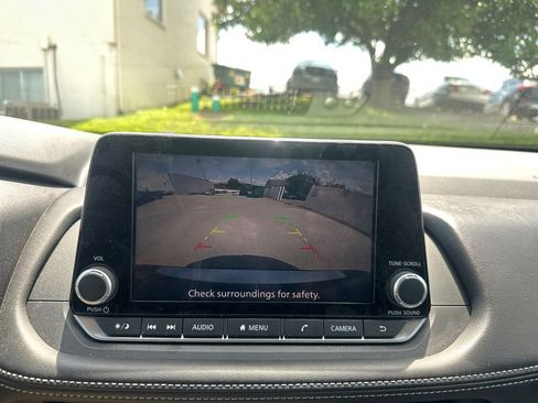 Used 2025 Nissan Rogue SV w/ SV Premium Package FWD image 46