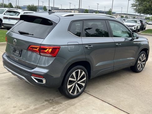 Certified 2023 Volkswagen Taos SE w/ Panoramic Sunroof Package FWD image 10