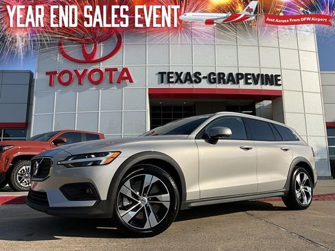 Used 2025 Volvo V60 B5 Cross Country Plus image 1