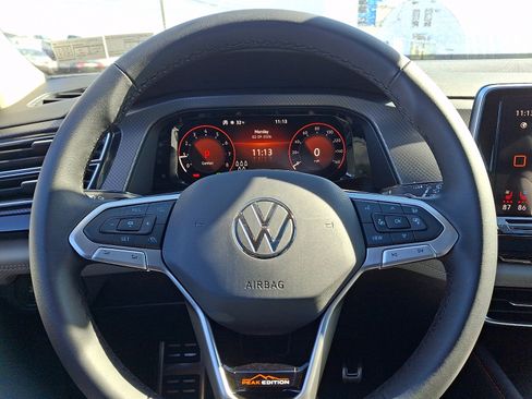 New 2026 Volkswagen Atlas Peak Edition image 9