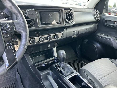 Used 2019 Toyota Tacoma SR w/ SR Convenience Package AWD/4WD image 32