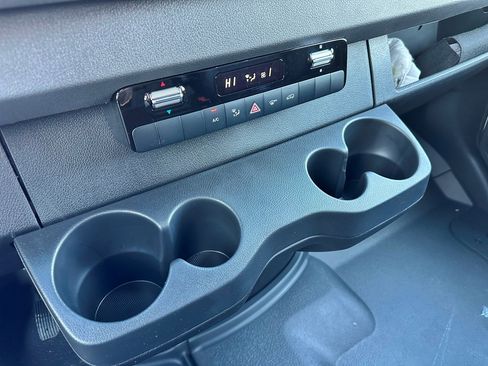 Used 2025 Mercedes-Benz Sprinter 2500 image 18