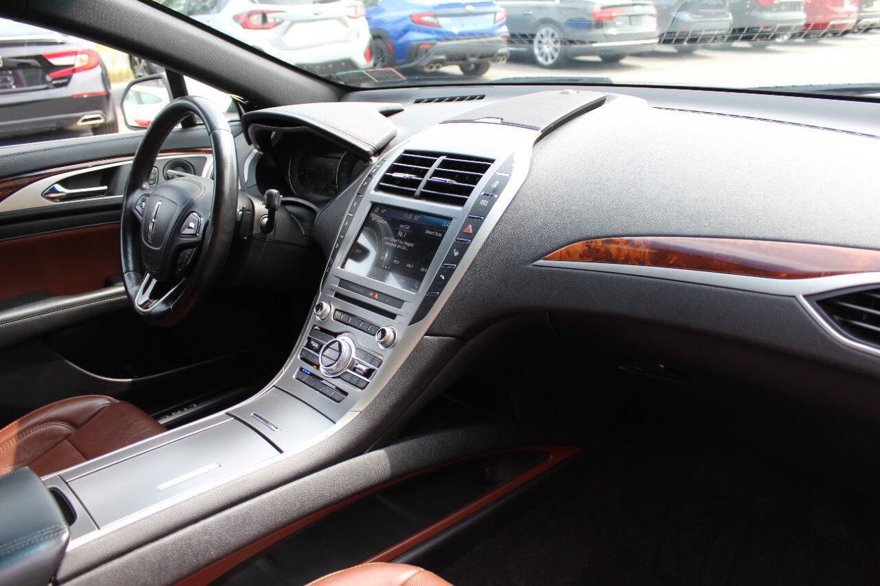 Used 2020 Lincoln MKZ Reserve w/ Monochromatic Package AWD/4WD image 18