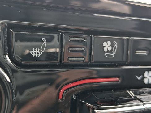 Used 2024 Jeep Grand Cherokee Limited w/ Luxury Tech Group II RWD image 23